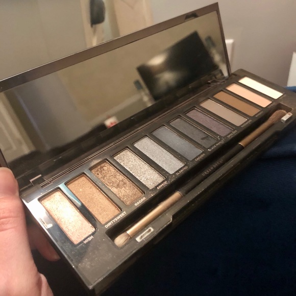 Urban Decay Naked Smoky Palette (Discontinued) - Picture 2 of 4